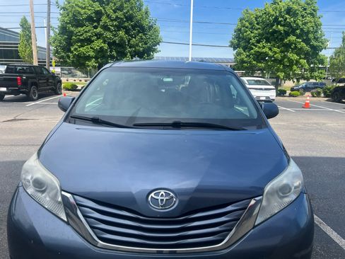 Used 2017 Toyota Sienna LE FWD image 6