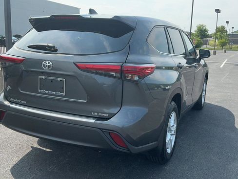 Used 2023 Toyota Highlander LE AWD/4WD image 7