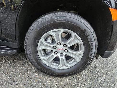 Used 2024 GMC Yukon SLE image 8