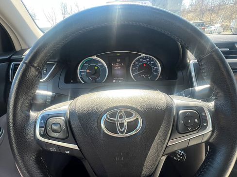 Used 2017 Toyota Camry XLE w/ Moonroof Package FWD image 13