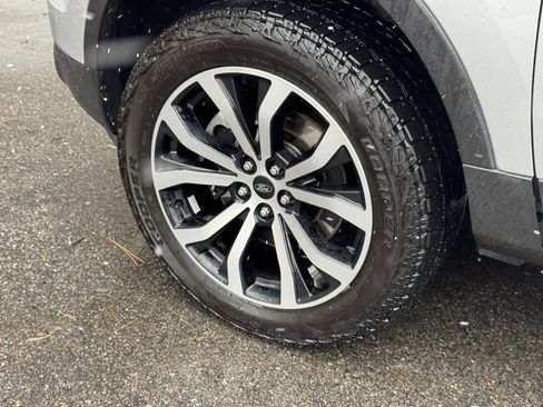 Used 2015 Ford Explorer XLT w/ Equipment Group 202B image 11