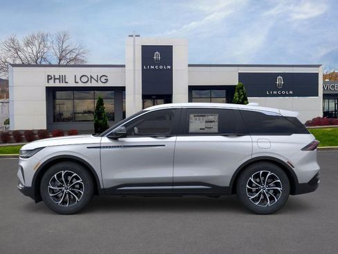 New 2026 Lincoln Nautilus Premier image 3