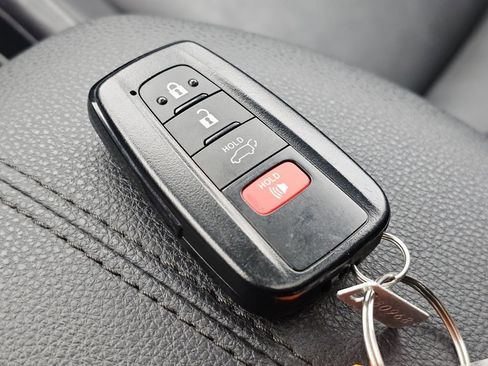 Used 2021 Toyota RAV4 XLE Premium AWD/4WD image 35