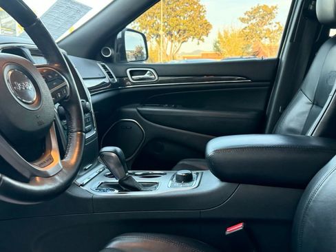 Used 2018 Jeep Grand Cherokee Overland image 15