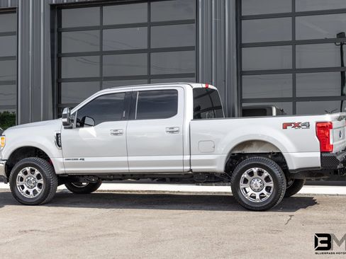 Used 2017 Ford F250 XLT w/ XLT Premium Package AWD/4WD image 5