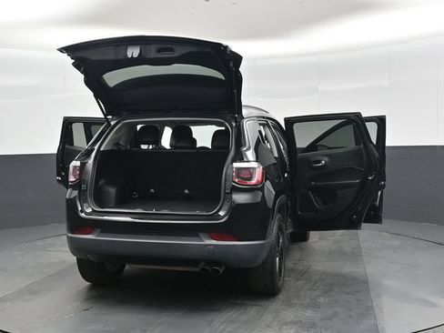 Used 2018 Jeep Compass Latitude FWD image 49