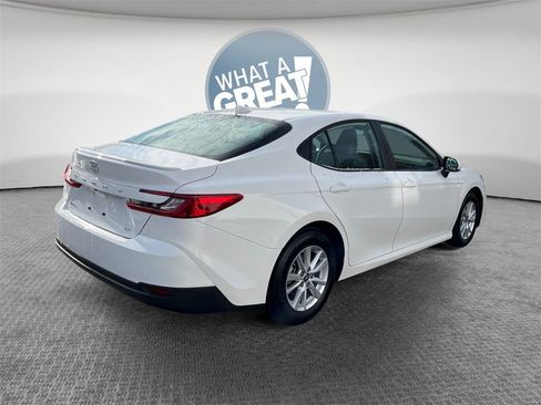 Certified 2025 Toyota Camry LE image 3
