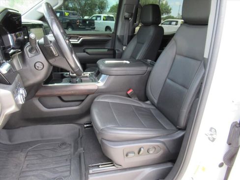 Used 2022 GMC Sierra 1500 SLT AWD/4WD image 17