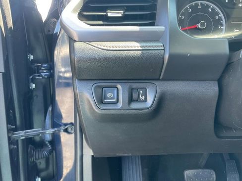 Used 2017 GMC Acadia SLE w/ Driver Alert Package I AWD/4WD image 14
