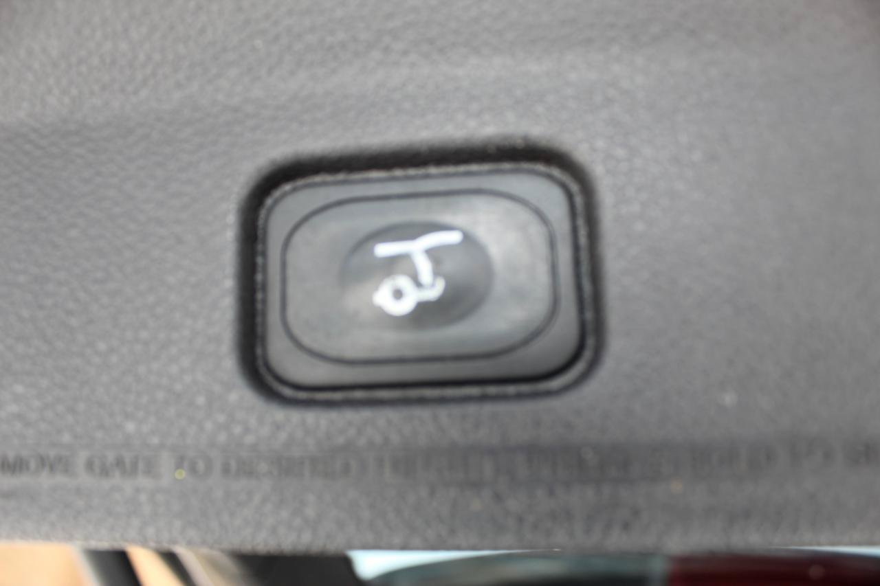 Used 2015 Ford Explorer XLT w/ Equipment Group 202A AWD/4WD image 19