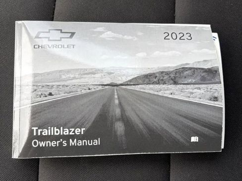 Used 2023 Chevrolet TrailBlazer LT FWD image 24
