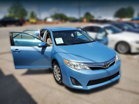 Used 2013 Toyota Camry LE FWD image 39