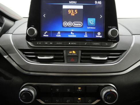 Used 2024 Nissan Altima 2.5 SR FWD image 19