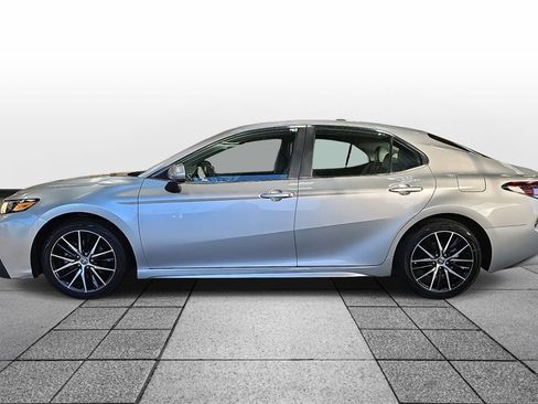 Used 2021 Toyota Camry SE image 8