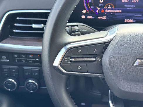 Used 2025 Chevrolet Suburban Z71 image 23