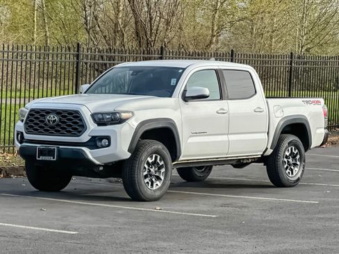Used 2020 Toyota Tacoma TRD Off-Road w/ Technology Package image 7