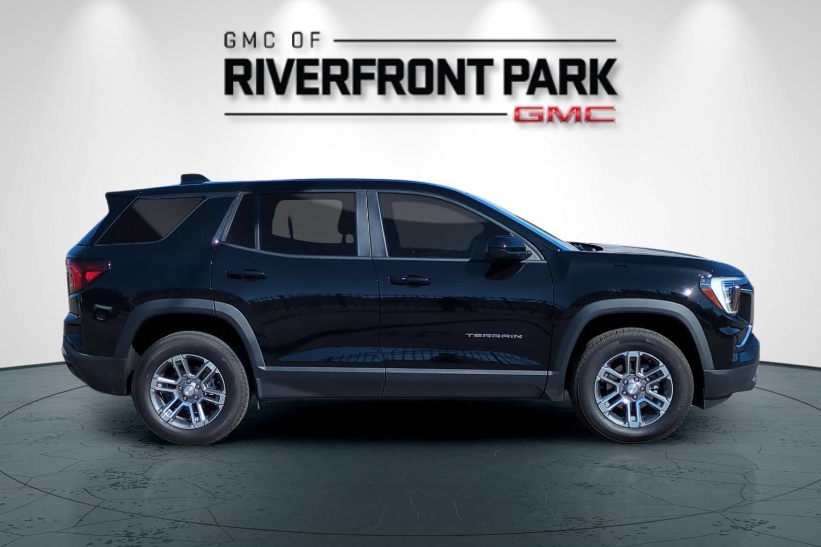 Used 2025 GMC Terrain Elevation AWD/4WD image 2