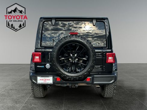 Used 2021 Jeep Wrangler Unlimited Sahara w/ Cold Weather Group AWD/4WD image 4