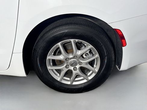 Used 2024 Chrysler Pacifica Touring-L image 35