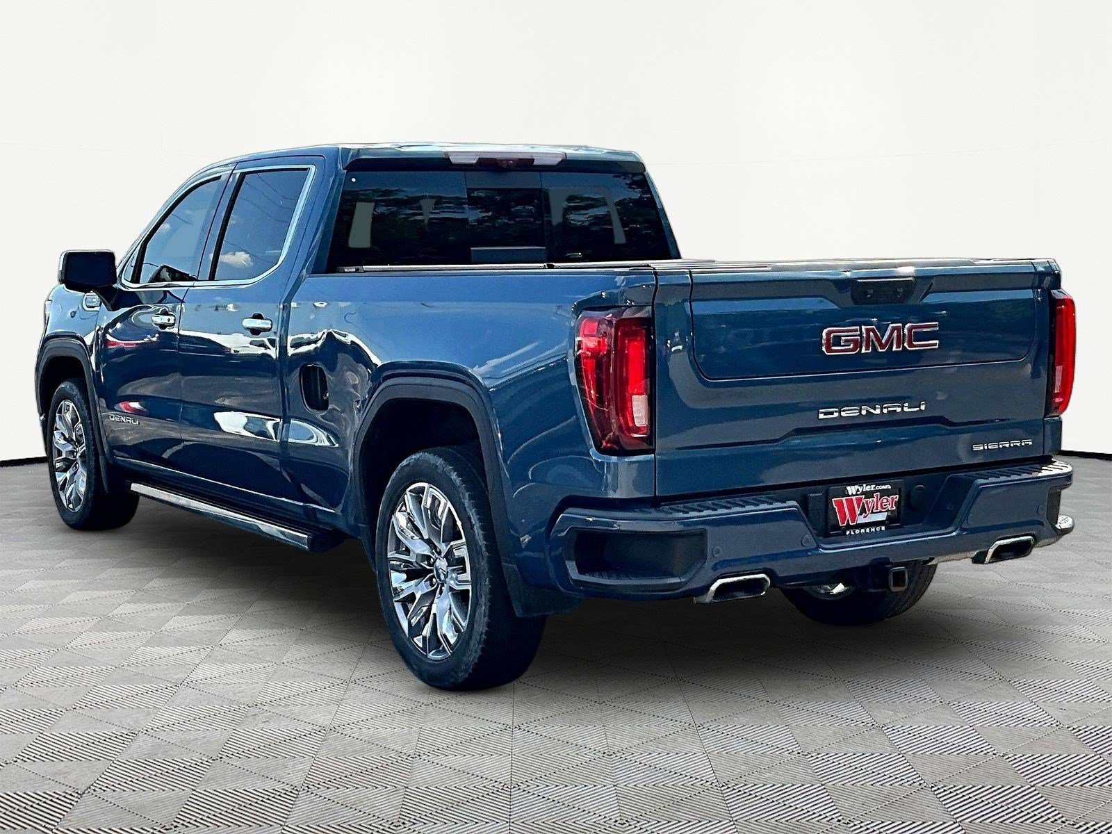 Used 2024 GMC Sierra 1500 Denali w/ Denali Reserve Package AWD/4WD image 4