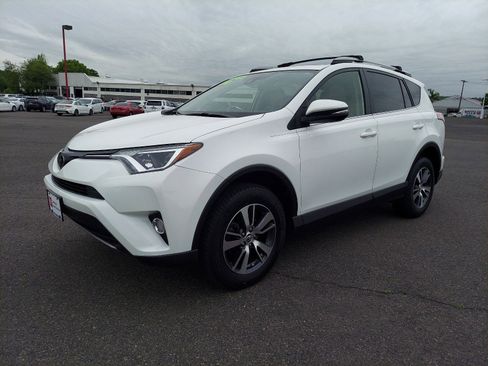 Used 2018 Toyota RAV4 XLE image 3