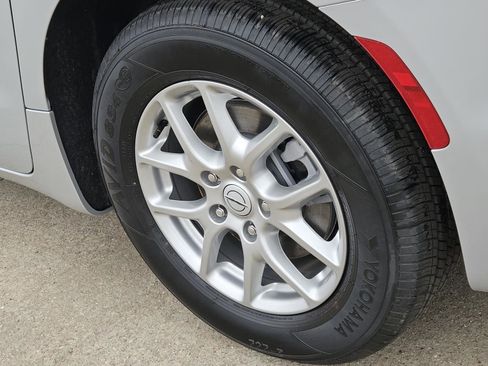 New 2026 Chrysler Pacifica Select image 5