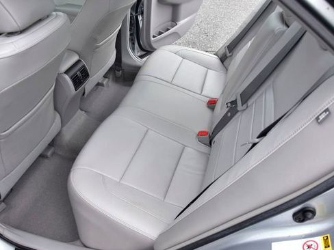 Used 2017 Toyota Camry XLE FWD image 14
