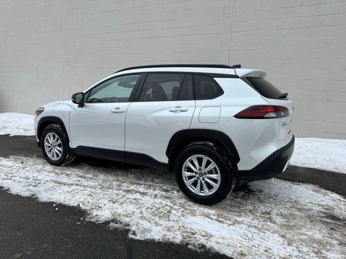 Used 2026 Toyota Corolla Cross LE w/ Moonroof Package image 3