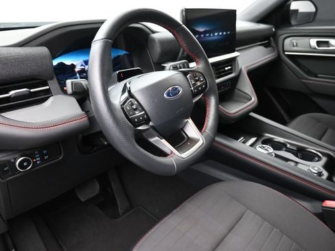 Used 2025 Ford Explorer ST-Line AWD/4WD image 18