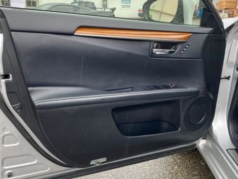 Used 2015 Lexus ES 300h 300h image 12