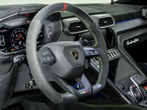 Used 2024 Lamborghini Urus Performante AWD/4WD image 26