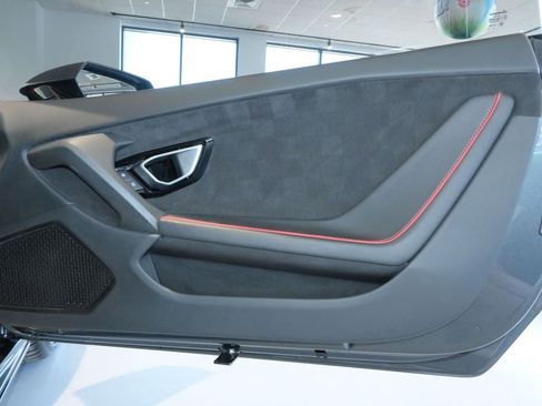 Used 2020 Lamborghini Huracan EVO image 21