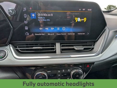 Used 2025 Chevrolet Trax LT w/ LT Convenience Package FWD image 22
