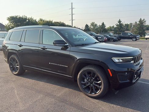 Used 2023 Jeep Grand Cherokee L Overland w/ Advanced Protech Group III AWD/4WD image 8