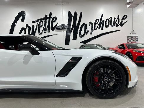 Used 2015 Chevrolet Corvette Z06 w/ 2LZ Preferred Equipment Group image 5