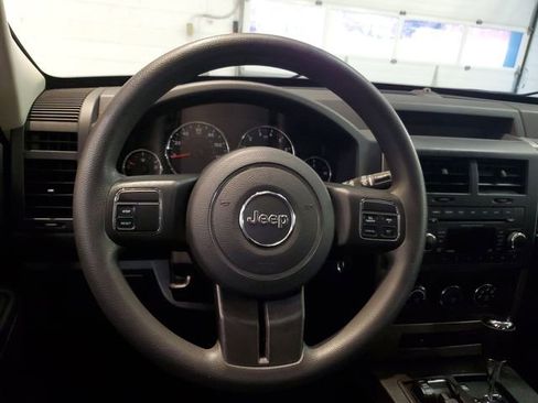 Used 2012 Jeep Liberty Sport image 15