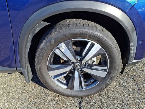 Used 2023 Nissan Rogue SL w/ SL Premium Package image 9