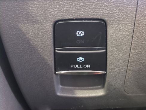 Used 2023 Ford Transit 350 XLT image 25