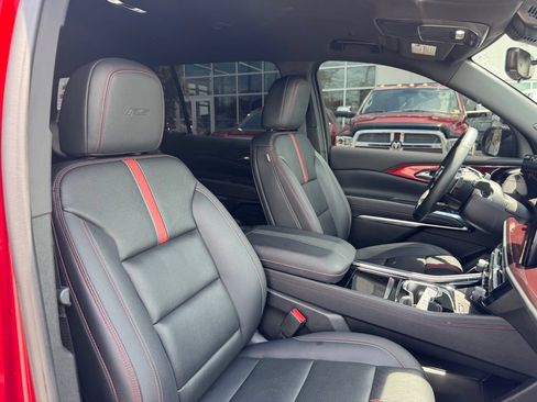 Used 2025 Chevrolet Traverse RS AWD/4WD image 16