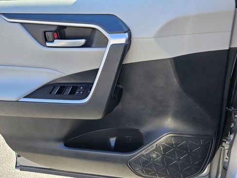 Used 2023 Toyota RAV4 XLE Premium image 32