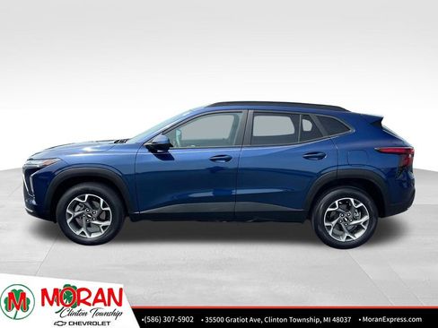 Certified 2024 Chevrolet Trax LT FWD image 3