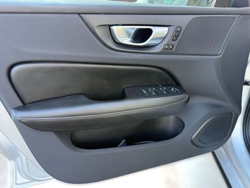 Used 2022 Volvo S60 B5 Momentum image 12