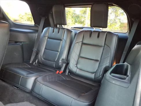 Used 2018 Ford Explorer Platinum AWD/4WD image 10