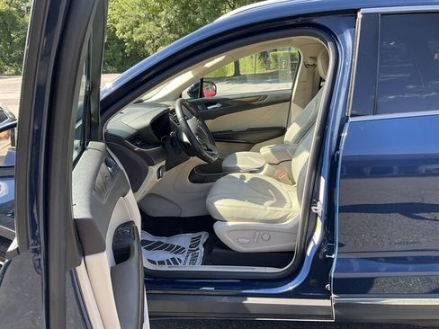 Used 2019 Lincoln MKC Reserve FWD image 17