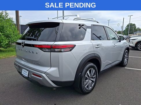 Used 2023 Nissan Pathfinder SL AWD/4WD image 9