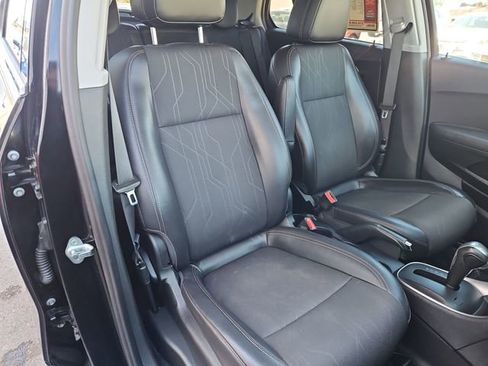 Used 2019 Chevrolet Trax LT w/ LT Convenience Package FWD image 36