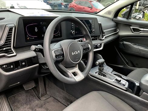 Certified 2024 Kia Sportage LX image 9