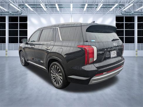 Used 2023 Hyundai Palisade Calligraphy w/ Winter Package image 6