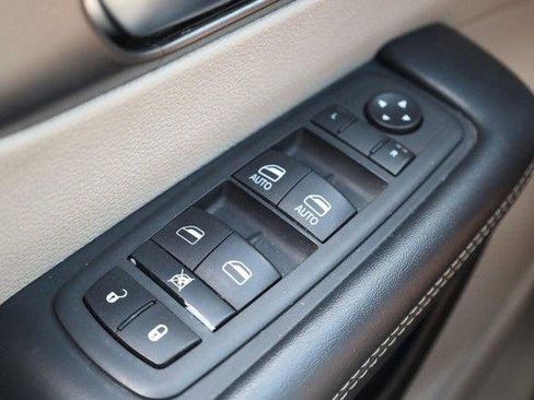 Used 2022 Chrysler Pacifica Touring-L FWD image 19