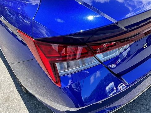 Used 2021 Hyundai Elantra Limited FWD image 32